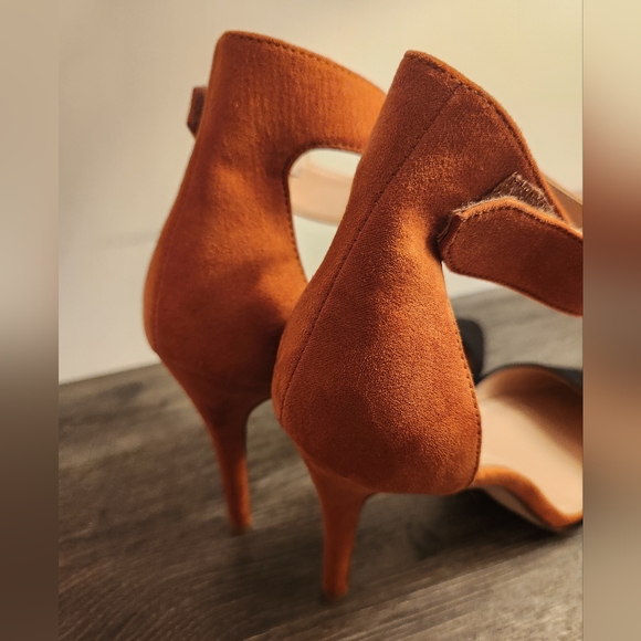 Charles by Charles David Orange Black Suede Strap Pump Heels Almost New Size 8.5 - Picture 9 of 11